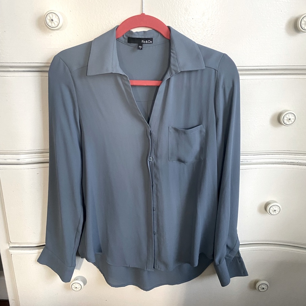 Ro&De V Neck Button up Blouse- size small